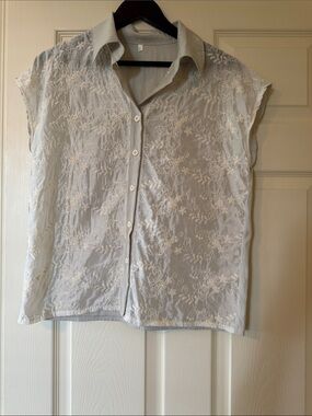 Embroidered Cap-Sleeve Button-Down Semi-sheer Top in Light Gray